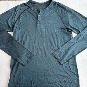 1145 - Men’s Lululemon Long Sleeve Size Medium
